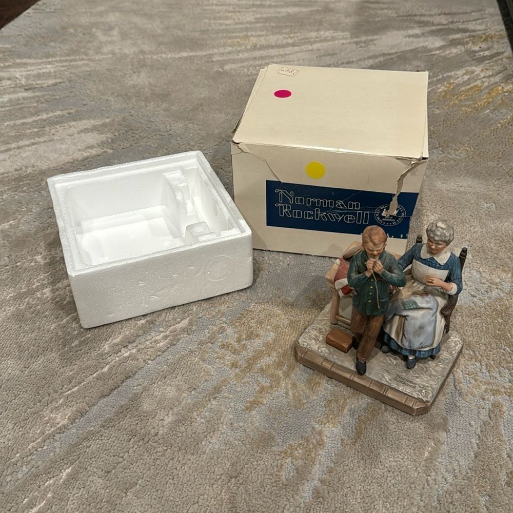 LG NORMAN ROCKWELL AUTHENTIC MUSEUM FIGURINE BOY "HELPING MOTHER" 4x5x6" 1.5 LBS